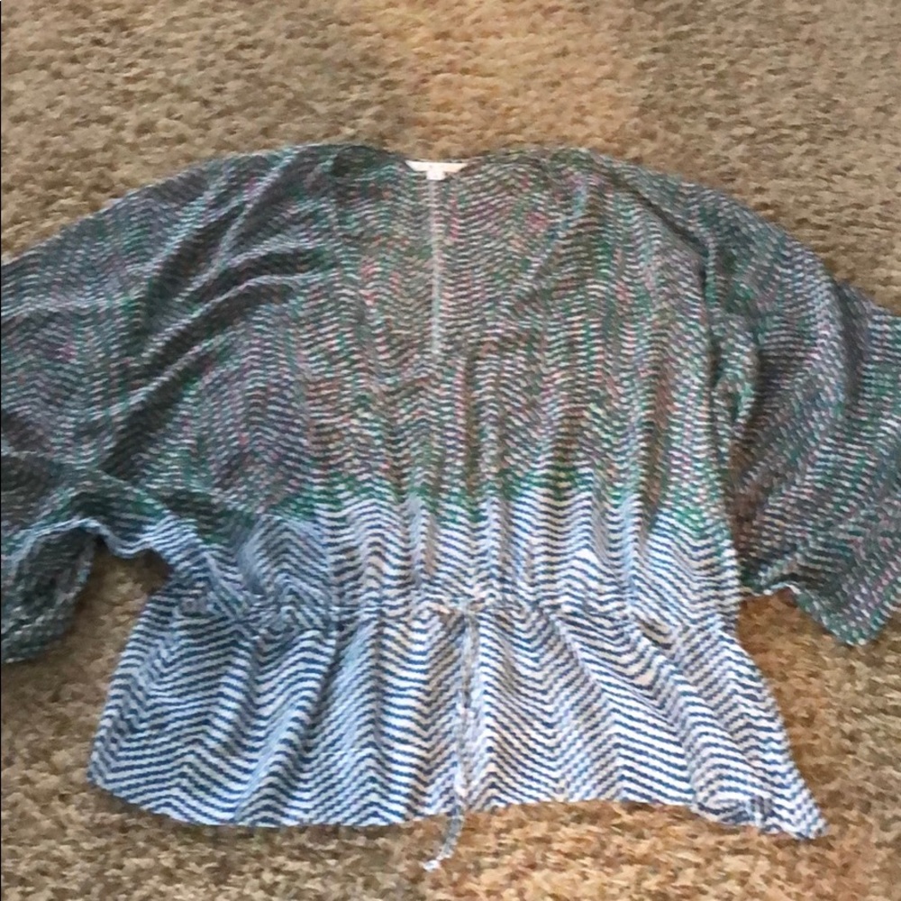 Cabi blouse great for the summer size M